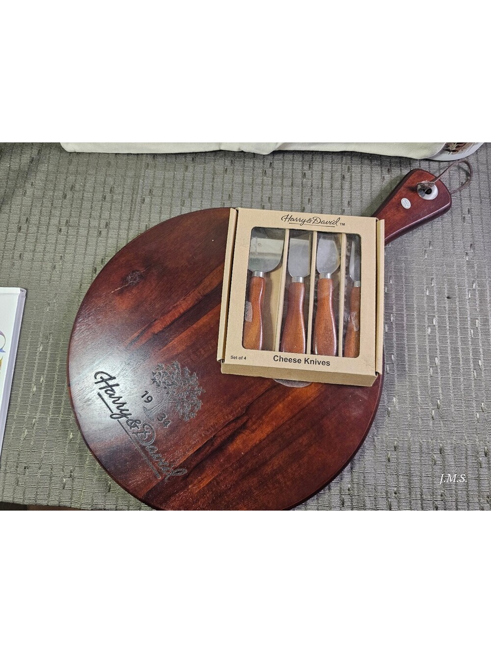 Harry and David round wood cheese board with utensil set